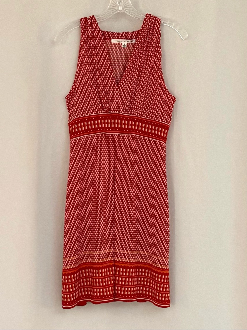 Max Studio Sleeveless Red Patterned V-Neck Dress